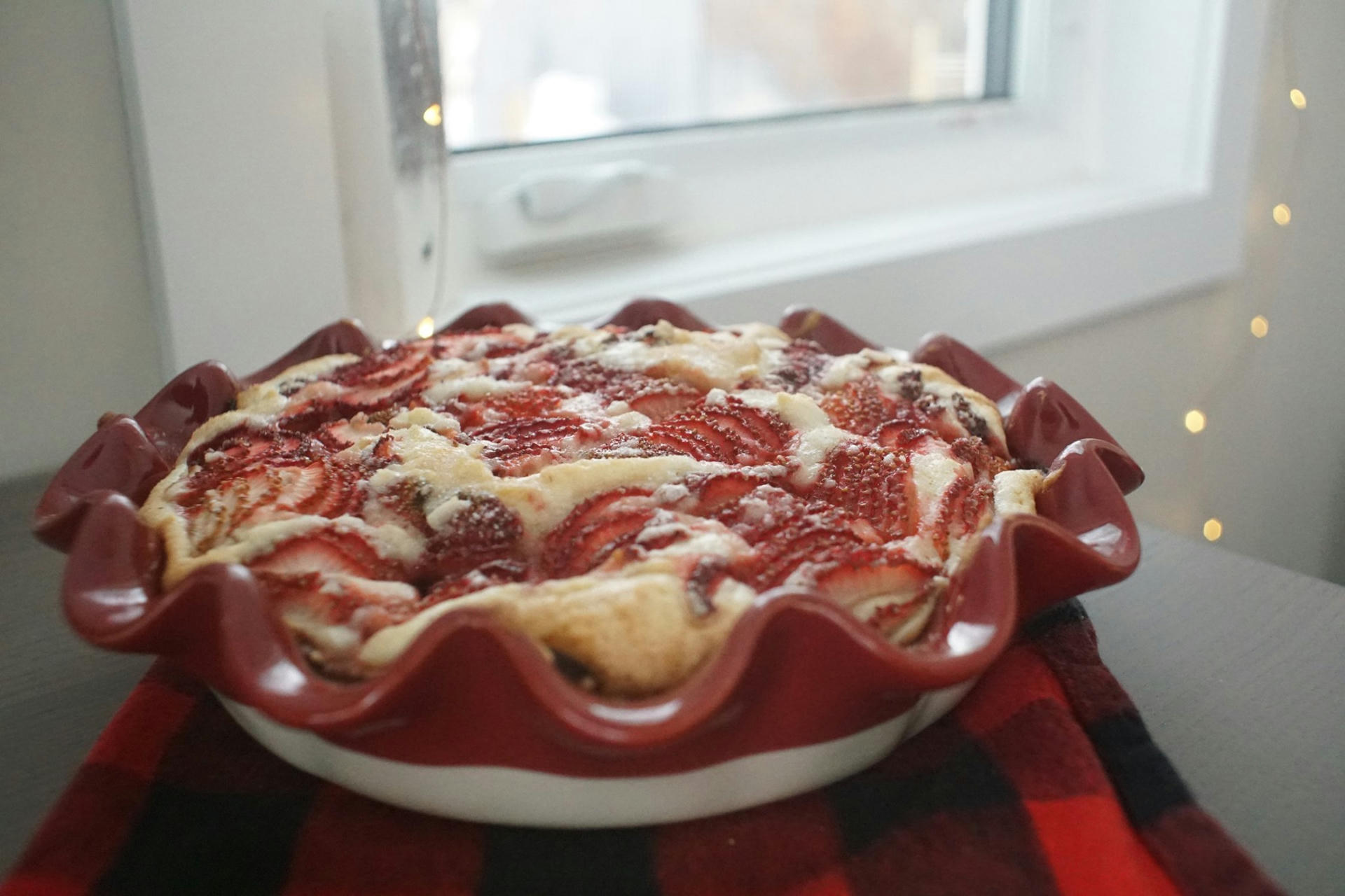 Strawberry Cake Pie